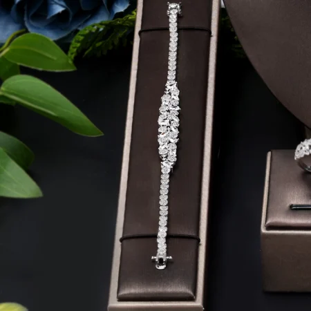 ⁦2024 Saudi Dubai Bridal Jewelry Set – 4-Piece Wedding Party Accessories for Women⁩ - الصورة ⁦3⁩