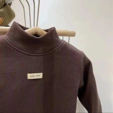 ⁦Kids Velvet Turtleneck T-Shirt – Warm Long Sleeve Base Layer for Autumn/Winter⁩ - الصورة ⁦6⁩