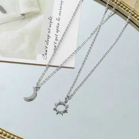 ⁦2PCS Stainless Steel Sun & Moon Necklaces – Best Friend Friendship Jewelry Set⁩ - الصورة ⁦2⁩