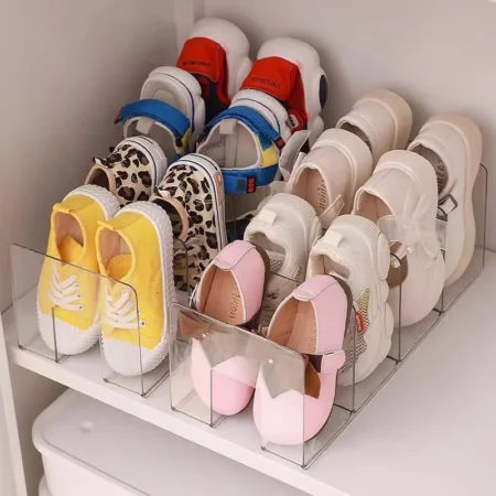⁦1pc Acrylic Kids Shoe Organizer – 4-Compartment Transparent Storage Rack⁩ - الصورة ⁦2⁩