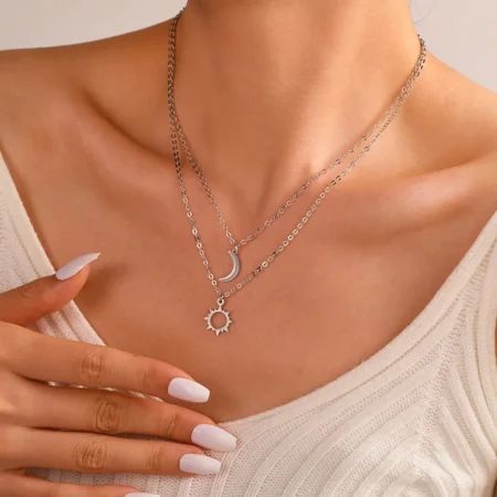 ⁦2PCS Stainless Steel Sun & Moon Necklaces – Best Friend Friendship Jewelry Set⁩ - الصورة ⁦4⁩
