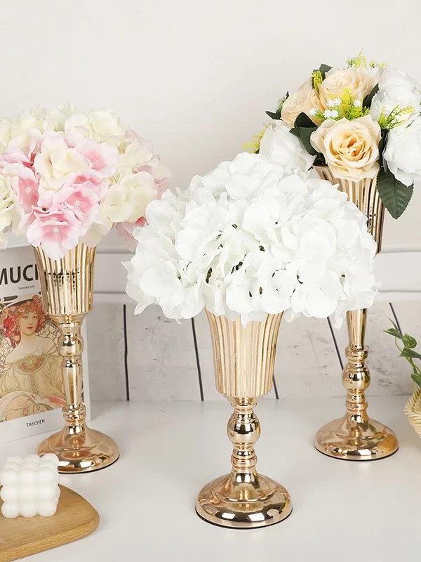 مزهرية معدنية ذهبية مركزية - حامل زهور وحامل شموع لحفلات الزفاف والحفلات وديكور المنزل
