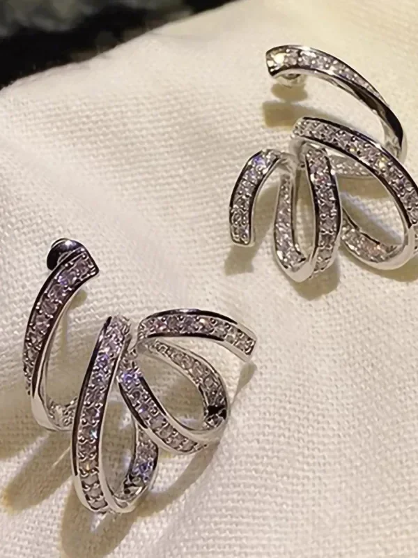 أقراط ملفوفة بتصميم نيتش للنساء