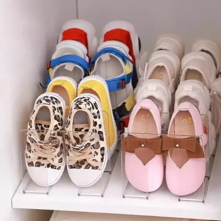 ⁦1pc Acrylic Kids Shoe Organizer – 4-Compartment Transparent Storage Rack⁩ - الصورة ⁦4⁩