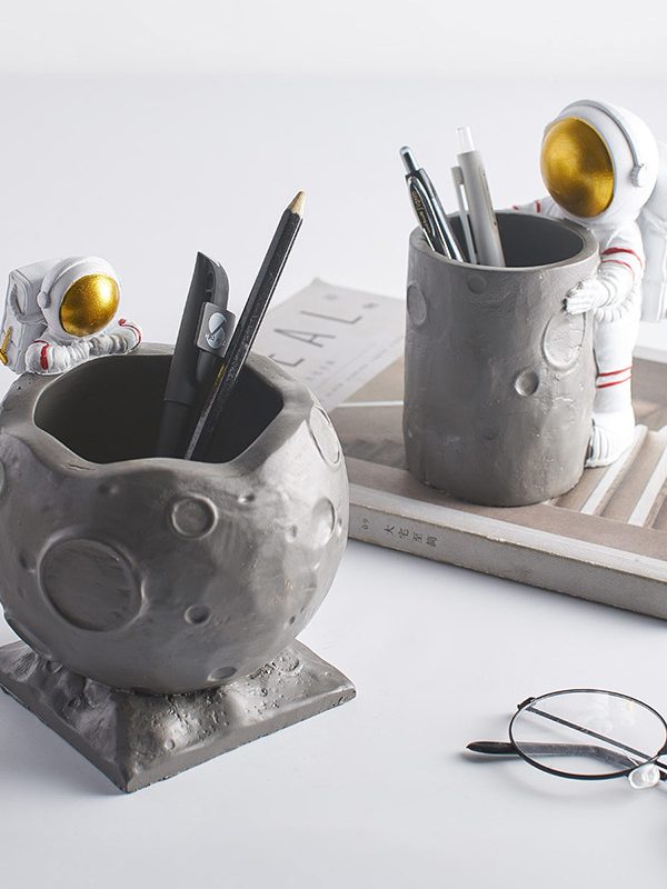 Astronaut Office Pen Holder
