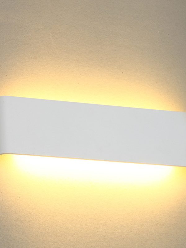 Modern minimalist wall light