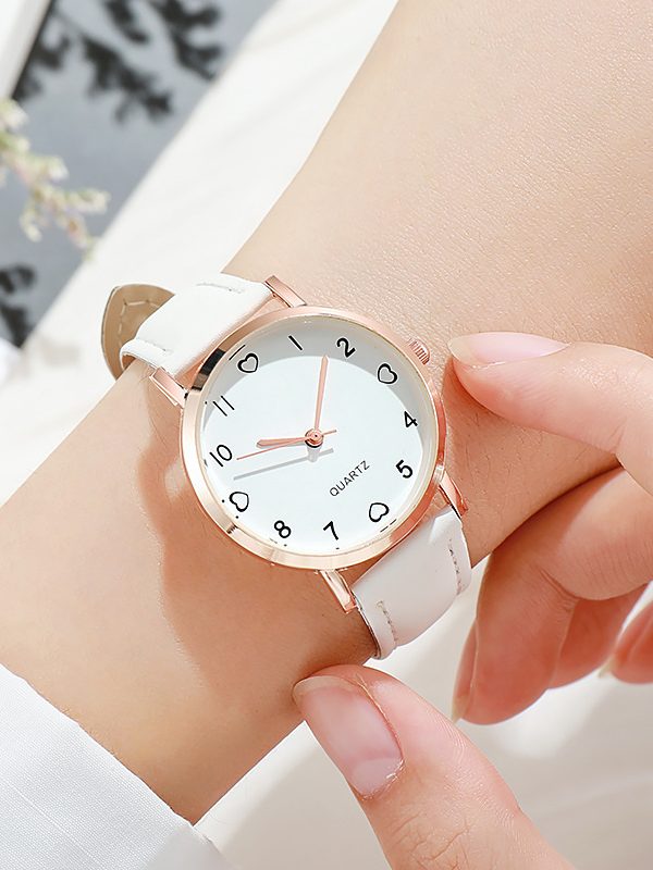 ساعة نسائية بقرص صغير بسيط بتصميم كلاسيكي