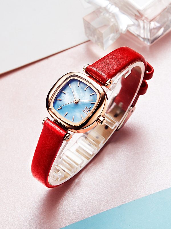 ساعة كوارتز مربعة مقاومة للماء للنساء