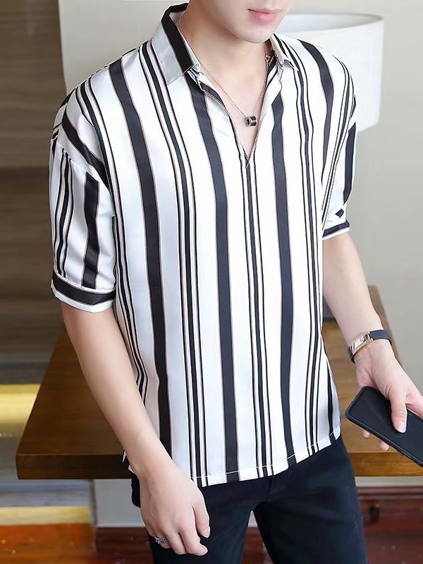 قميص رجالي مخطط بقصّة Slim-fit وأكمام بخمس نقاط