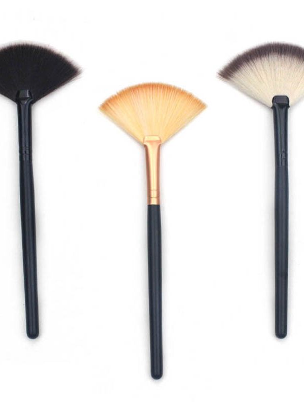 Fan Shaped Beauty Makeup Brush