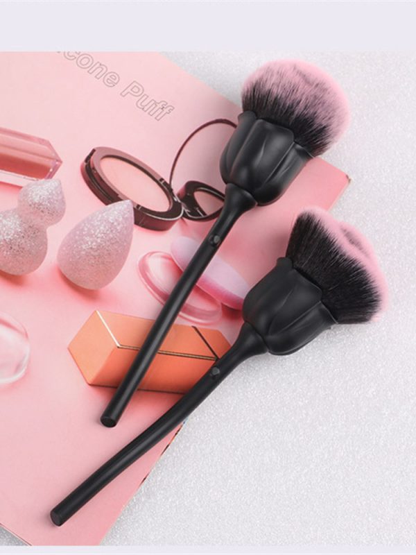 فرشاة مكياج وردية