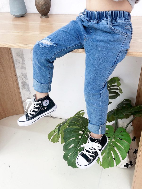 بنطلون جينز ممزق للأولاد بحافة خام من قماش الدنيم المطاطي