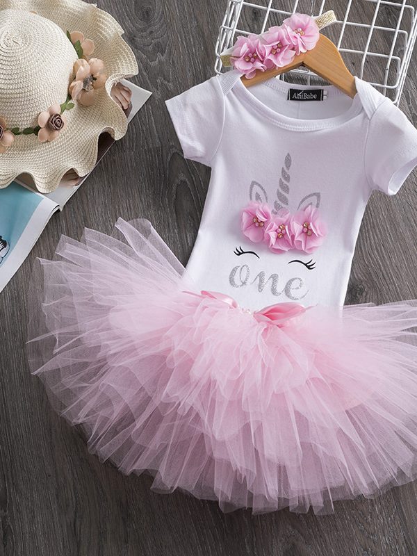 Girls' Birthday Dress Short SLeeved Top And Color Skirt And Accessories Three-piece Children's Wear
