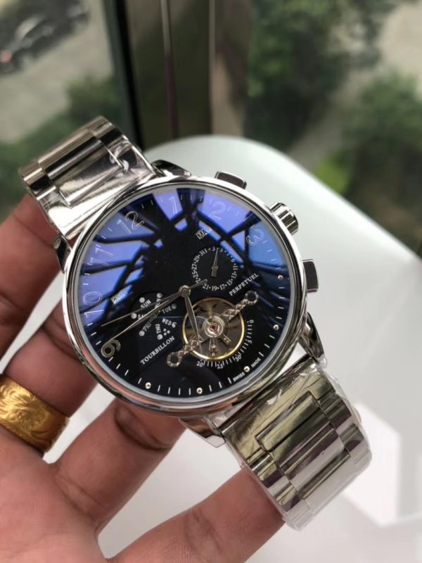 Big flywheel mechanical watch