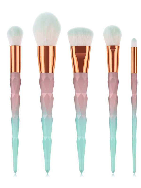 Gradient diamond makeup brush