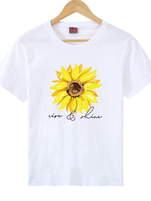 تي شيرت بأكمام قصيرة مطبوع عليه دوار الشمس