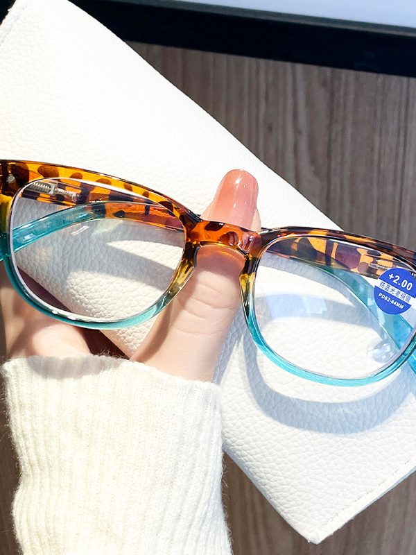 New Presbyopic Glasses Women's Anti Blue Light Contrast Tofu Pudding Leopard Print