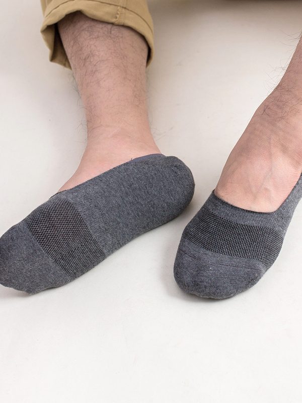 جوارب شفافة ذات فتحة ضيقة