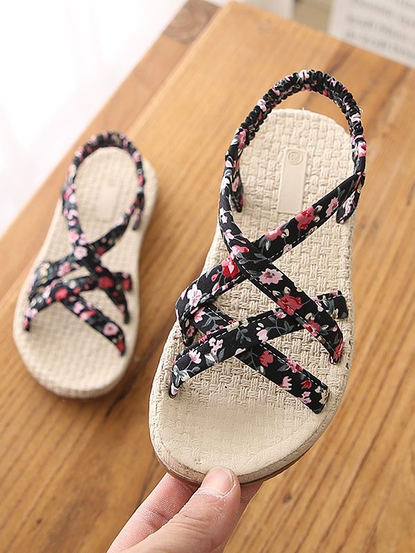 Girl's sandal summer beach knitting