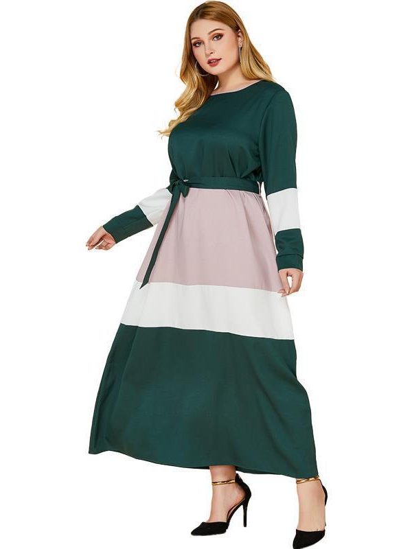 فساتين نسائية كبيرة الحجم بألوان متناسقة