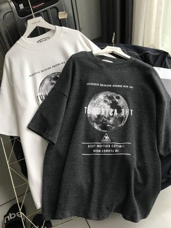 تي شيرت فضفاض بأكمام نصفية ومقاس كبير مطبوع عليه حروف وأكمام قصيرة