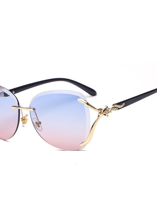 نظارات شمسية كبيرة الحجم مرصعة بأحجار الراين من Pink Foxes