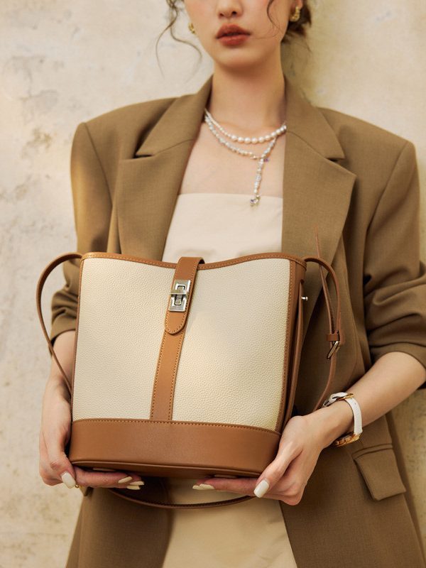 Large Capacity  Women's Cowhide Bucket Shoulder Bag