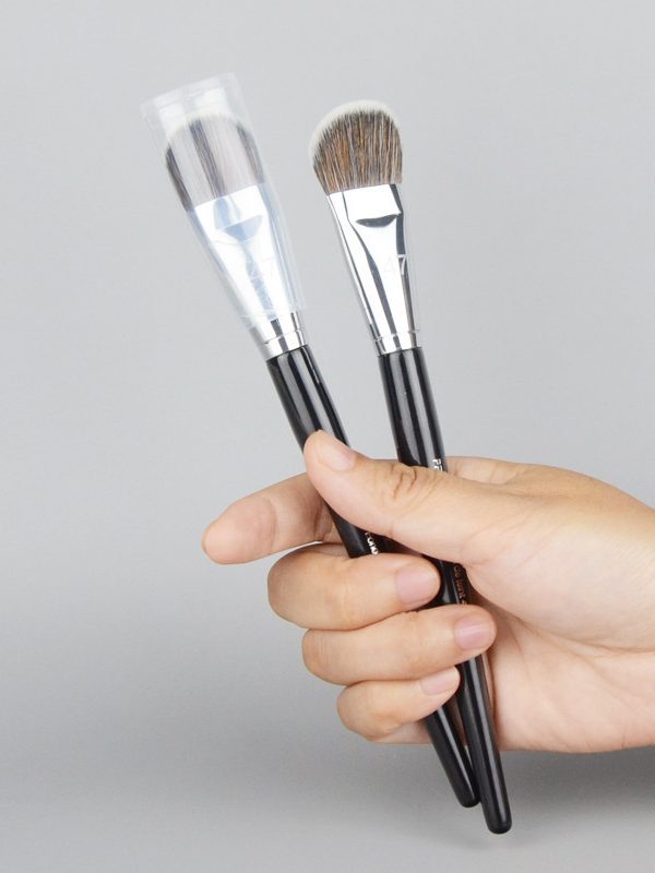 Women's Fashion Slope-shaped Makeup Brush