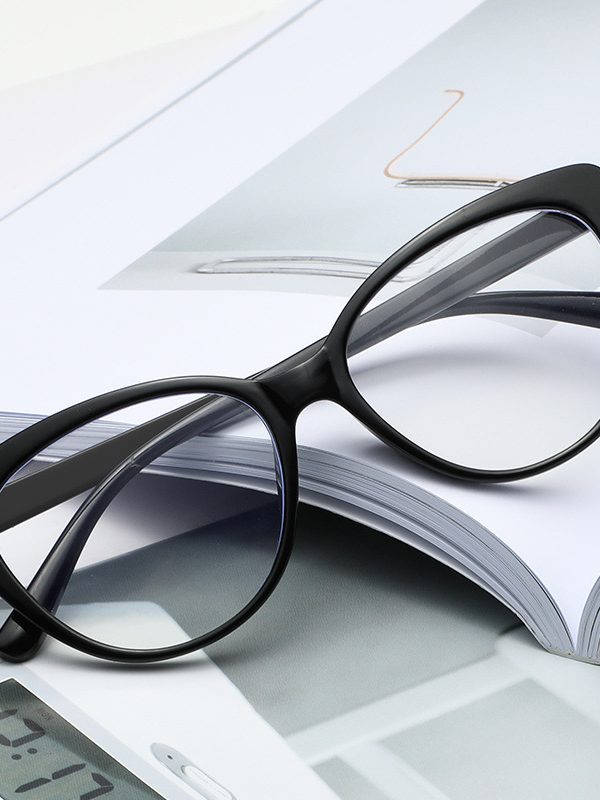 نظارات نسائية عصرية مضادة للأشعة الزرقاء