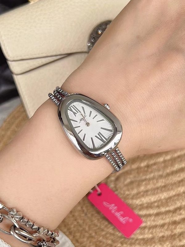 Snake Head High-grade Tassel Chain Women's Quartz Watch