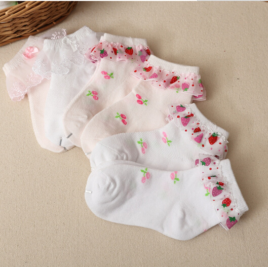 جوارب أطفال مزينة بالدانتيل