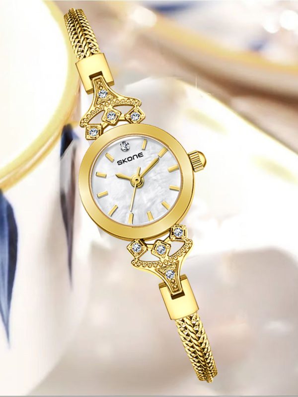 ساعة كوارتز فاخرة صغيرة الحجم ومقاومة للماء للنساء