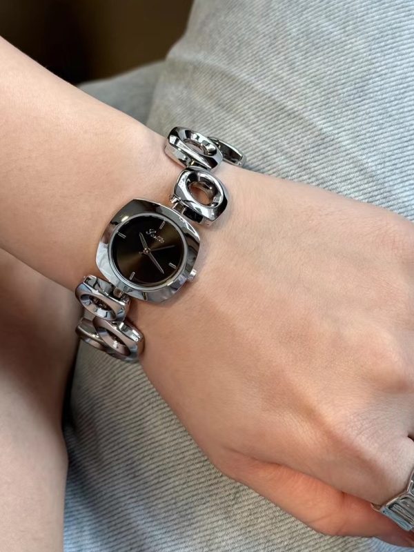 Women's Irregular Hollow-out Gold Fashion Good-looking Bracelet Watch