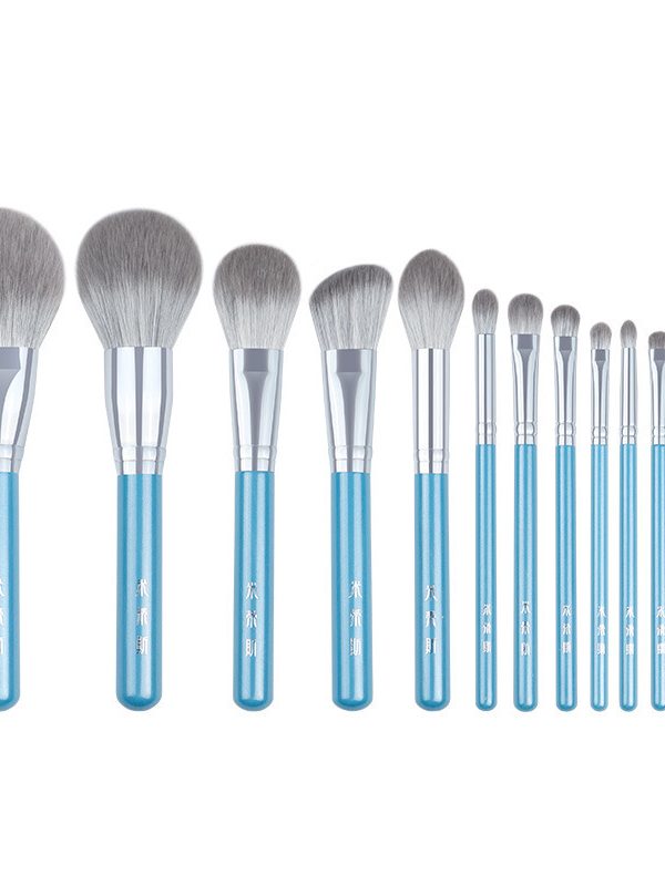 Simple Wooden Handle Makeup Brush