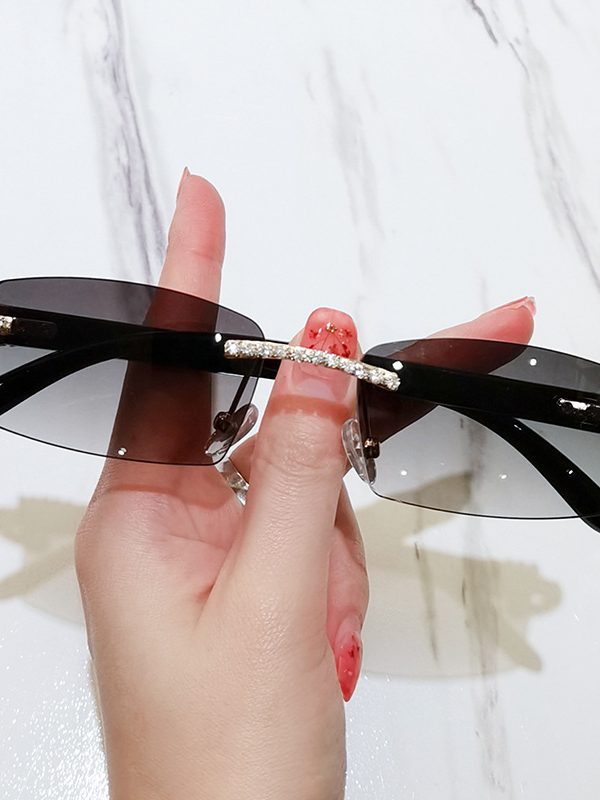 Trendy Diamond-cut Square Glasses