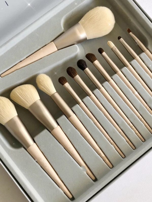 Set Of 12 Makeup Brushes