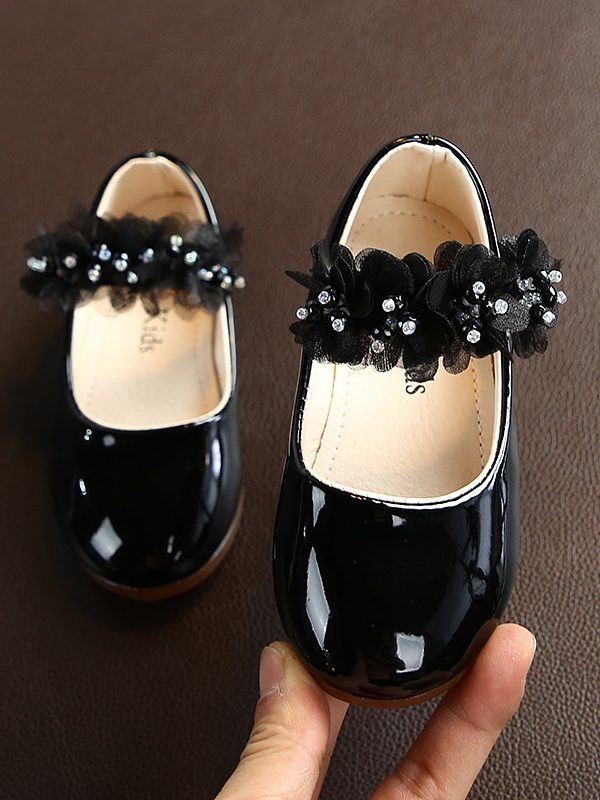 Performance shoes for children