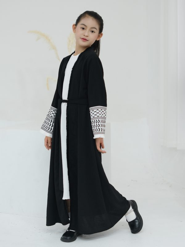 عباية أطفال مطرزة بشراشيب رائعة