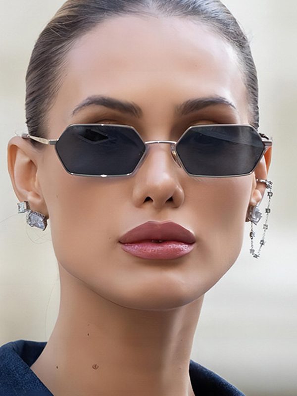 نظارات شمسية متعددة الأضلاع بتصميم عصري للنساء