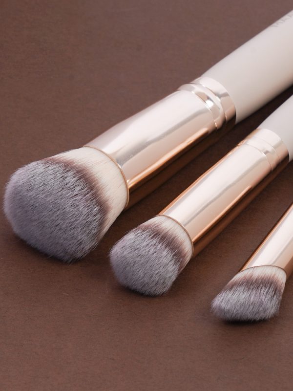 مجموعة فرش المكياج المثلثة وبودرة الوجه