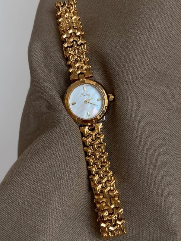 وجه فريتيلاري رائع، أزياء متقلبة، أقلية، حس عالٍ، متناسق مع الجميع