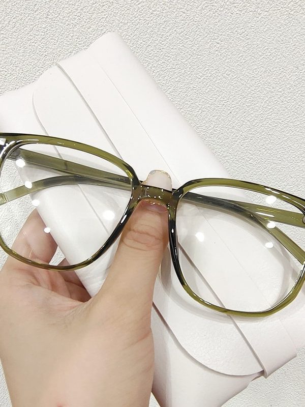 نظارات مسطحة كبيرة مربعة الشكل بتصميم ريترو