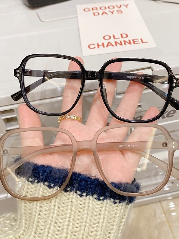 نظارات نسائية متعددة الاستخدامات بإطار مربع بسيط