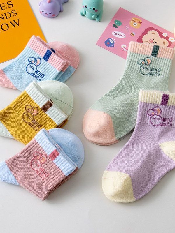 جورب رياضي بطول منتصف الساق بنقشة كرتونية