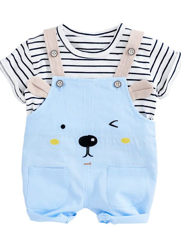 بدلة بأكمام قصيرة