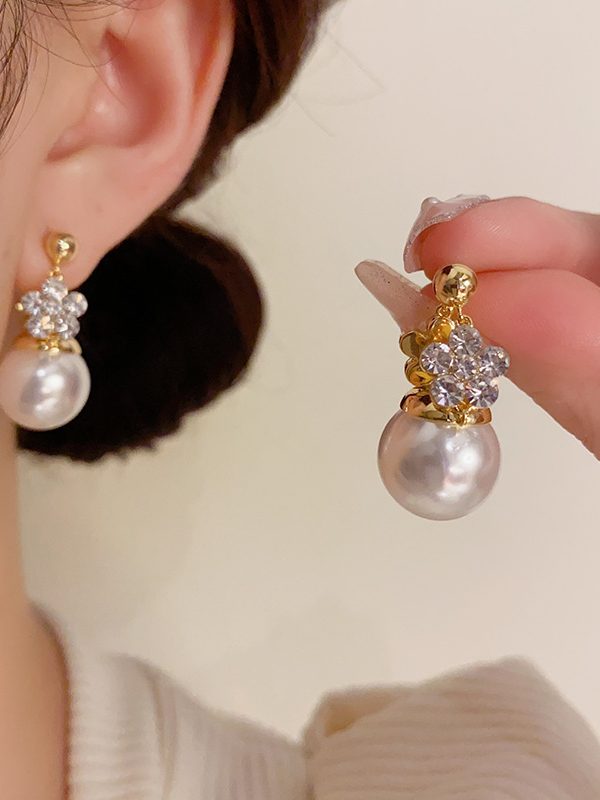 أقراط لؤلؤية مزدوجة الجوانب بتصميم كوري أنيق ومتعدد الاستخدامات على شكل زهرة