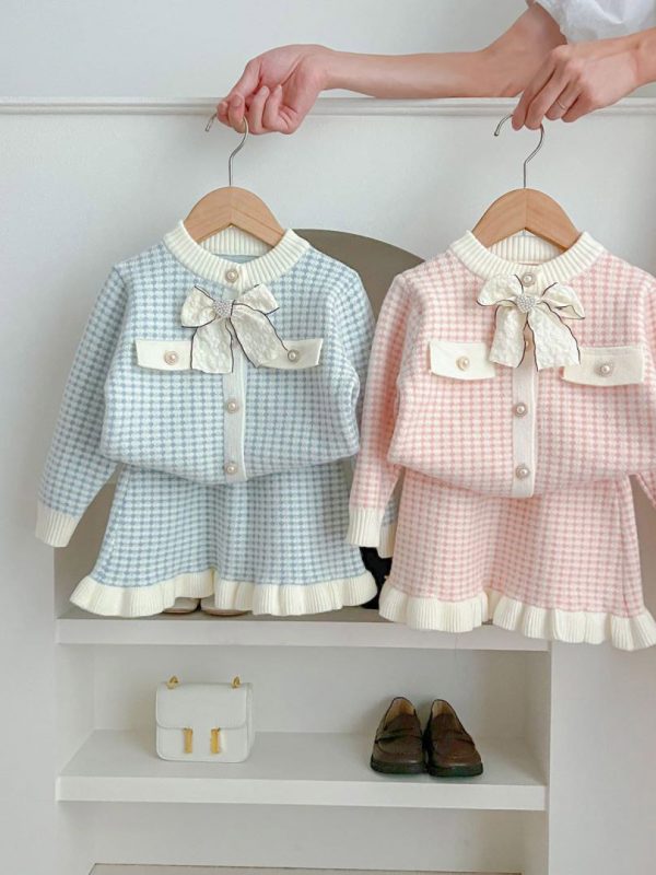 طقم أطفال مكون من قطعتين: سترة وتنورة وكنزة صوفية محبوكة