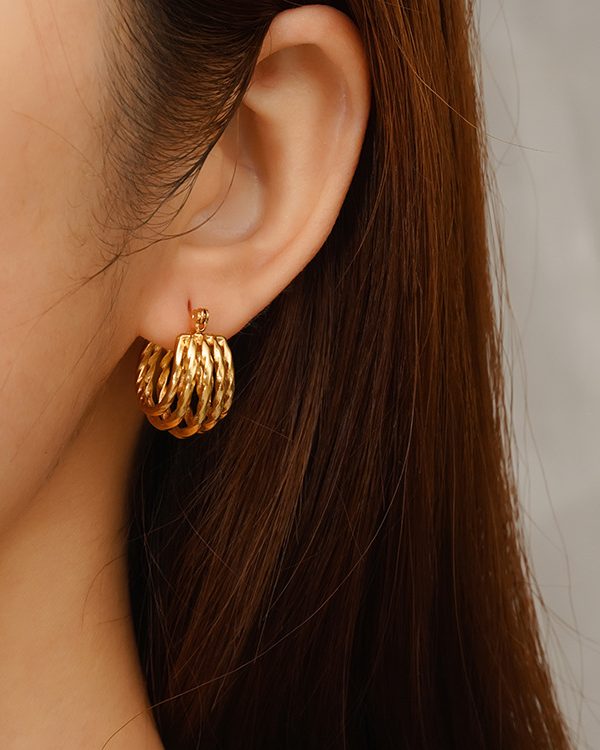 أقراط متعددة الطبقات من الفولاذ المقاوم للصدأ للنساء، بتصميم عصري ومتعدد الاستخدامات