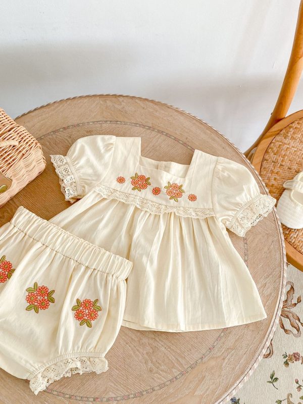 بلوزة قصيرة الأكمام مطرزة بالزهور، خبز الزهور