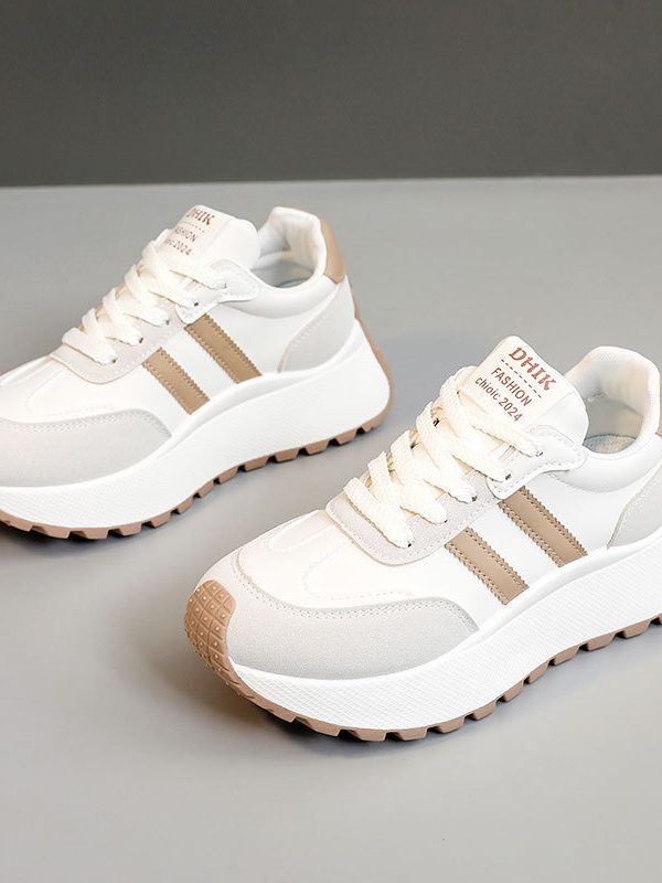 حذاء رياضي نسائي سميك النعل مصنوع من الجلد المرقع لزيادة الطول